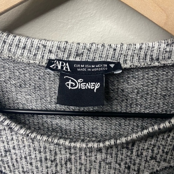 Zara Disney Mickey Mouse Short
sleeve Stretch Knit Shirt Grey distressed medium - Picture 2 of 8
